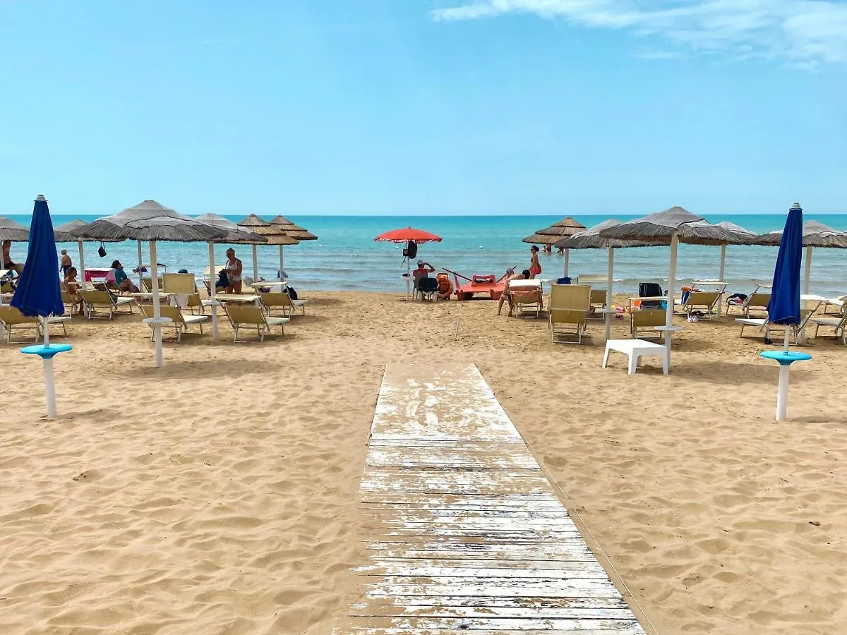 Holiday home Mareantico Shabby Apartment Sampieri Italy