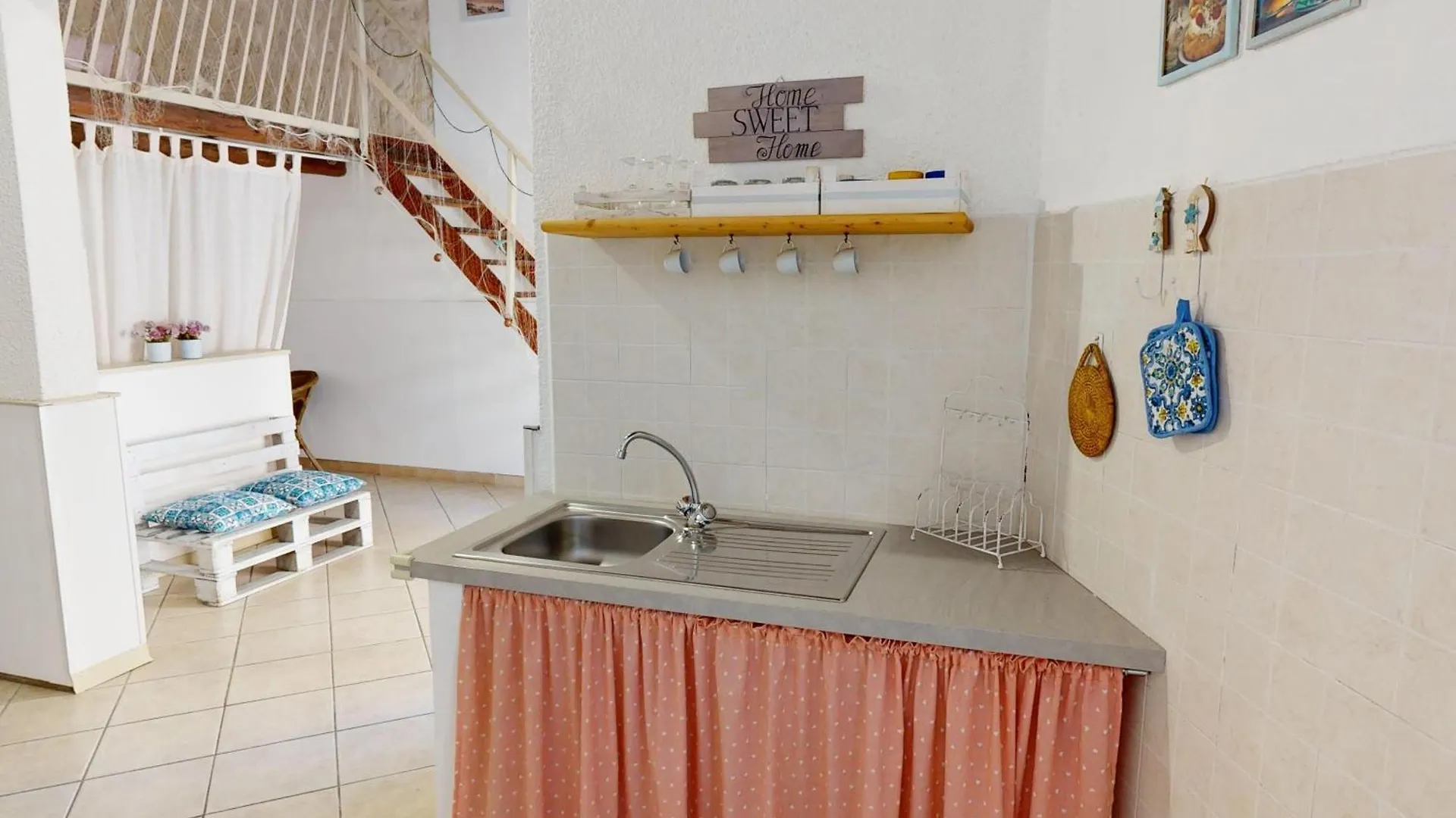 Mareantico Shabby Apartment Sampieri Holiday home