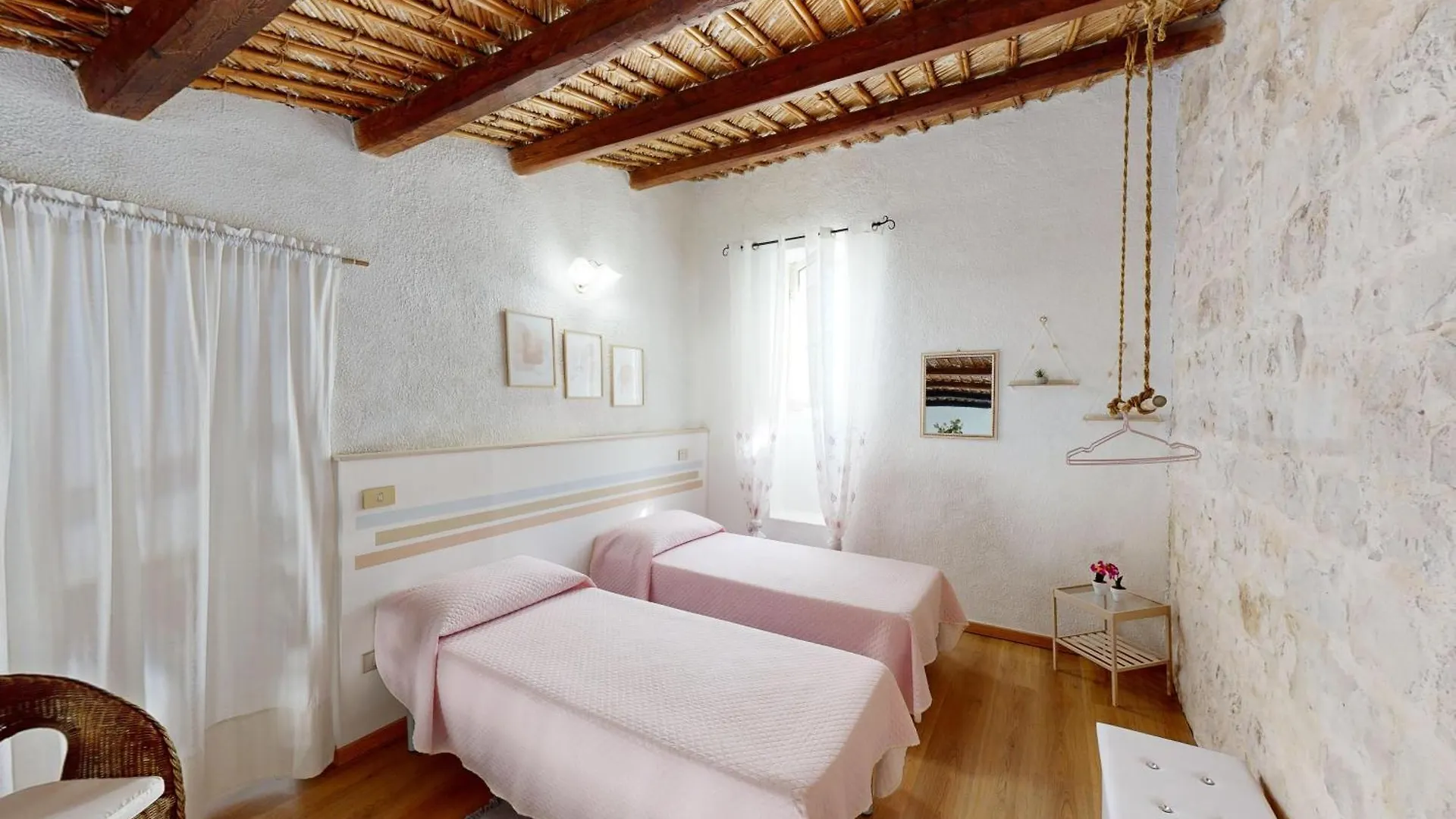 Mareantico Shabby Apartment Sampieri Italy